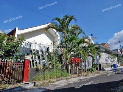 Rumah Vila 1 Lantai Luas 260m2 Dijual Full Perabot di Batu Malang 1