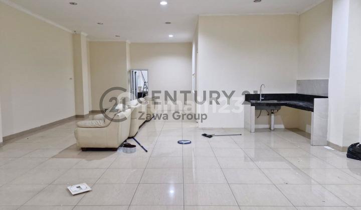 For Rent: Attached Shophouse Ready to Use in Muara Karang, North Jakarta