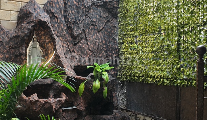 For Sale Luxury House on Sultan Hasanuddin Street, Makassar, Good SHM