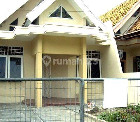 Dijual Rumah Siap Huni Kondisi Bagus Di Bougenville Loka Area Graha Raya 1