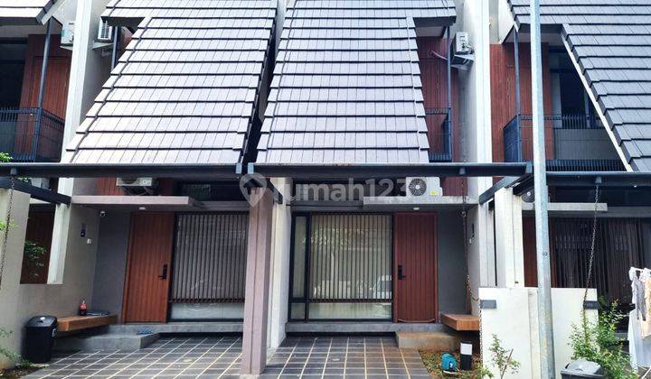 tampak depan dijual rumah 2 lantai kondisi