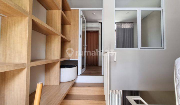 ruang tamu dijual rumah 2 lantai kondisi