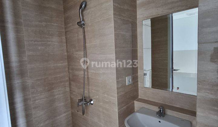 kamar mandi apartemen unfurnished siap huni kondisi