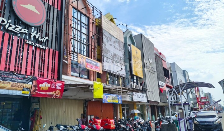 Disewakan Ruko 3 Lantai Siap Huni Di Boulevard Gading Serpong Disewakan Ruko 3 Lantai Siap Huni Di Boulevard Gading Serpong