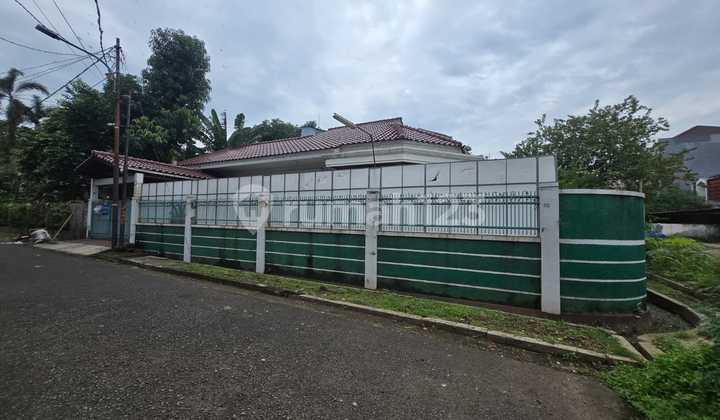 Dijual Rumah Strategis Posisi Hook di Taman Kedoya Baru Jakbar