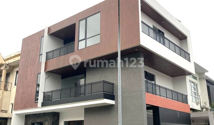Dijual Rumah Ada Private Lift di Sutera Flamboyan Alsut