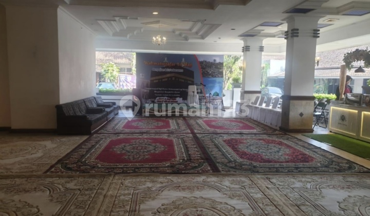 Strategic 2.5-Story Building on Mainroad Lengkong Besar Bandung Strategic 2.5-Story Building on Mainroad Lengkong Besar Bandung