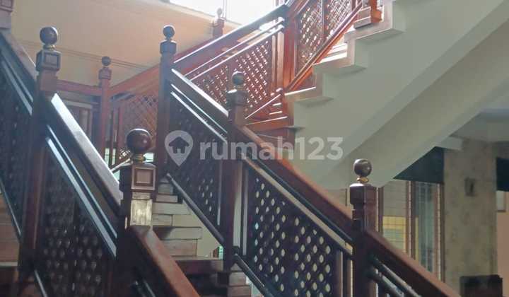 Strategic House on Main Road at Tubagus Ismail Mainroad, Bandung 2