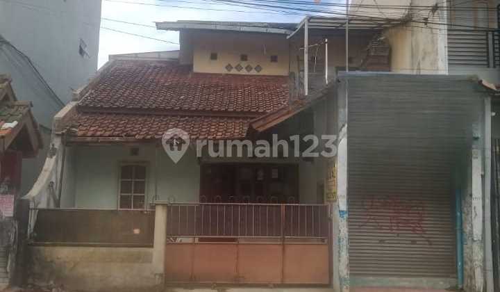 Rumah Tua Hitung Tanah di Jalan Utama Daerah Kebon Kopi Cimahi