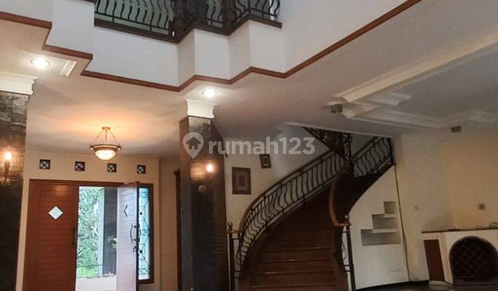 Rumah 3 Lantai Lux Semi Furnished Komplek Setraduta Hegar Bandung 1