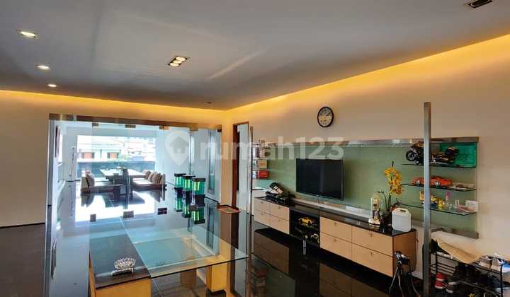 Rumah Mewah Tengah Kota Dg kolam Renang di Daerah Cipedes Bandung Rumah Mewah Tengah Kota Dg kolam Renang di Daerah Cipedes Bandung