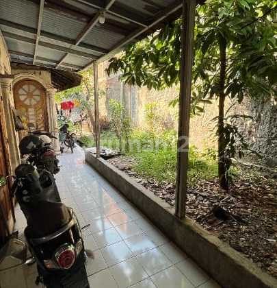 Rumah Tua Hitung Tanah Luas di Komplek Pharmindo Cimahi Selatan