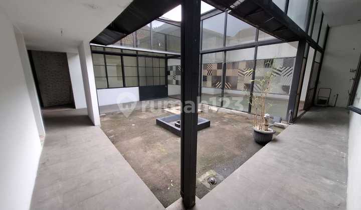Rumah Strategis untuk Kafe,Kantor dll di Jl.Trunojoyo Bandung