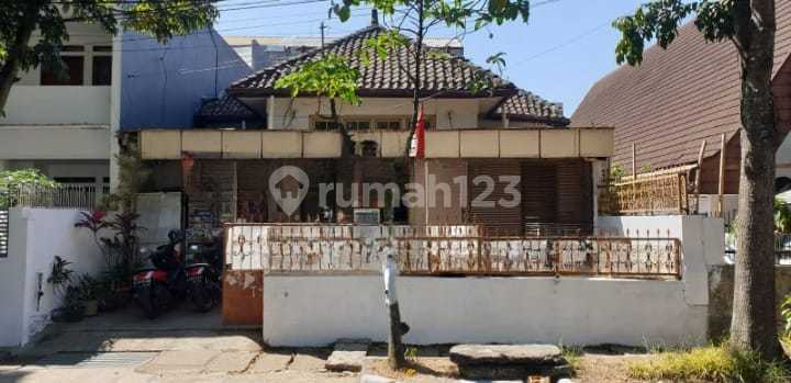 Rumah Tua Strategis Hitung Tanah di Sayap Gatot Subroto Bandung