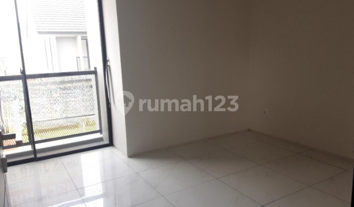 Modern Minimalist Hook House in Tarubhawana, Baru Parahyangan City 2