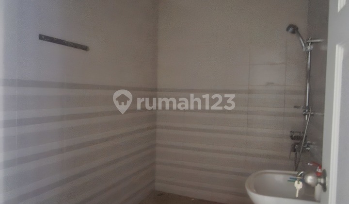 Rumah 2 Lantai Minimalis di Villa Istana Bunga Lembang Bandung 2