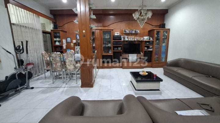 Rumah Hook Strategis Pinggir Jalan di Komplek Sumbersari Bandung