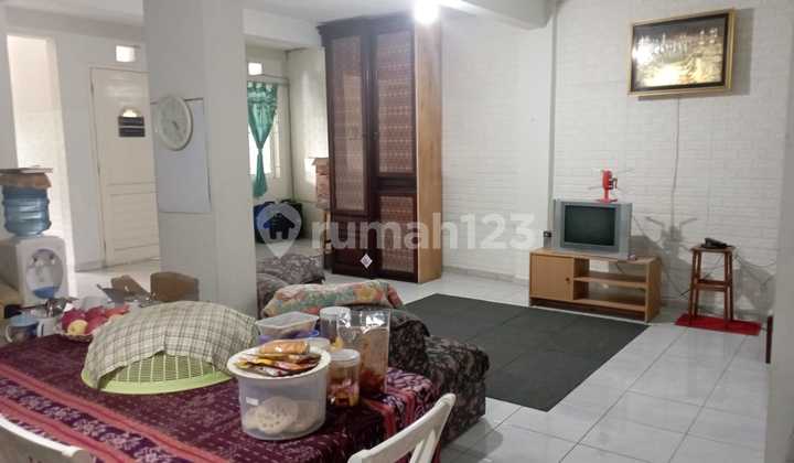 Rumah Luas Siap Pakai di Komplek Gegerkalong Permai Bandung