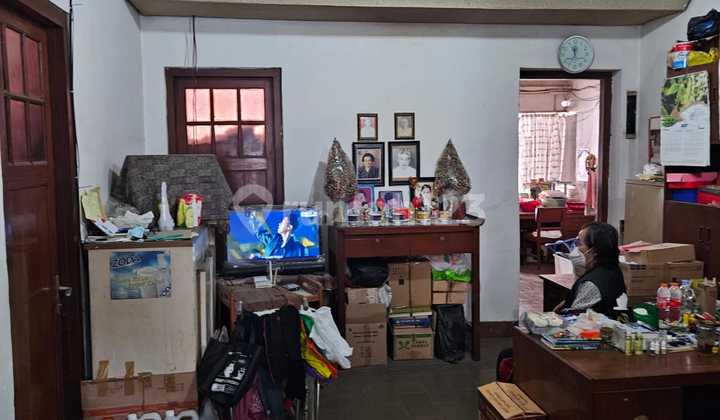 Rumah Tua Strategis Pinggir Jalan di Sayap Jl.Sunda Bandung