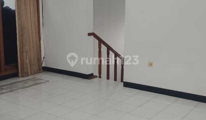 Rumah 2 Lantai Terawat Tengah Kota di Komplek Dadali Bandung
