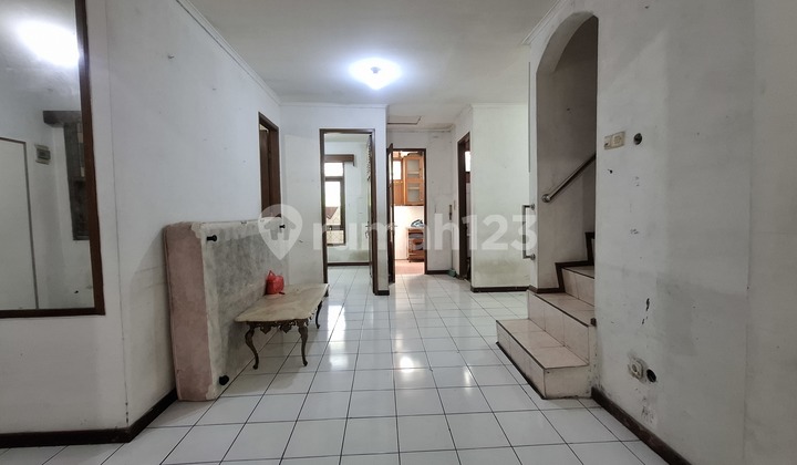 2-Story House with 4 Bedrooms in Gunung Batu Complex, Cimahi 2