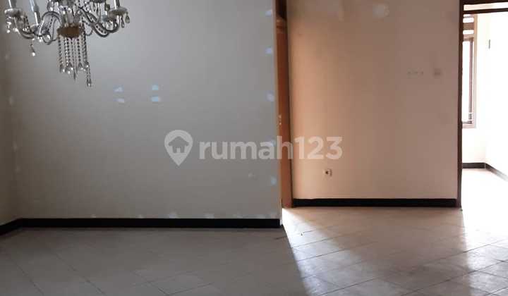 Rumah Terawat Tengah Kota Lingkungan Nyaman di Sayap Bkr Bandung