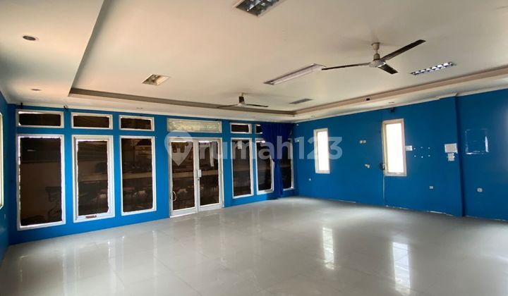 Strategic 3.5-Story Shop House for Cafe etc. on Main Road Kopo Bandung 2