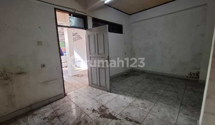 Roadside House for Business on Main Road Surya Sumantri Bandung 2