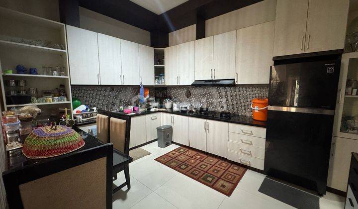 dapur rumah 2 lantai modern minimalis