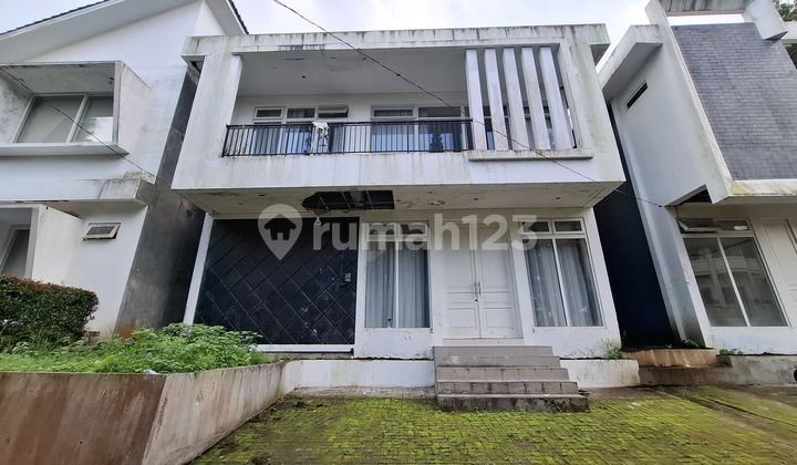 Rumah 2 Lantai Minimalis di Villa Istana Bunga Lembang Bandung Rumah 2 Lantai Minimalis di Villa Istana Bunga Lembang Bandung