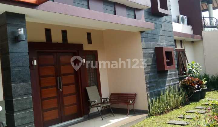 Rumah 2¼ Lantai Modern di Komplek Megaraya Gunung Batu Bandung