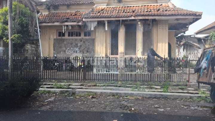 Old House, Strategically Located Land on the Side of Jl. A. Yani, Bandung