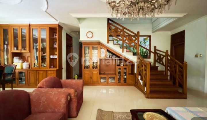 Rumah 2 Lantai Strategis Tengah Kota di Sayap Pajajaran Bandung Rumah 2 Lantai Strategis Tengah Kota di Sayap Pajajaran Bandung