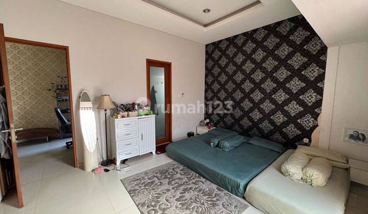 kamar tidur rumah 2 lantai modern minimalis