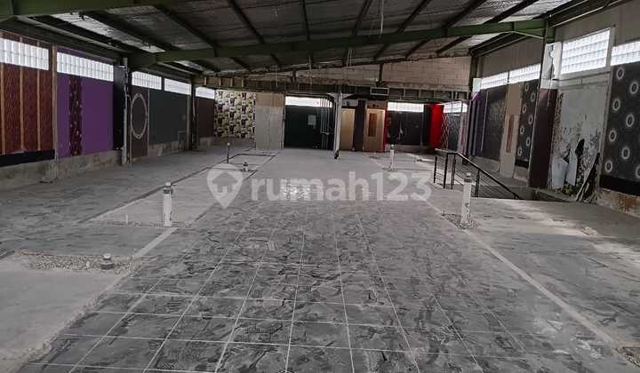 Strategic 3-Story Building in the City Center on Jl Sudirman Bandung Strategic 3-Story Building in the City Center on Jl Sudirman Bandung