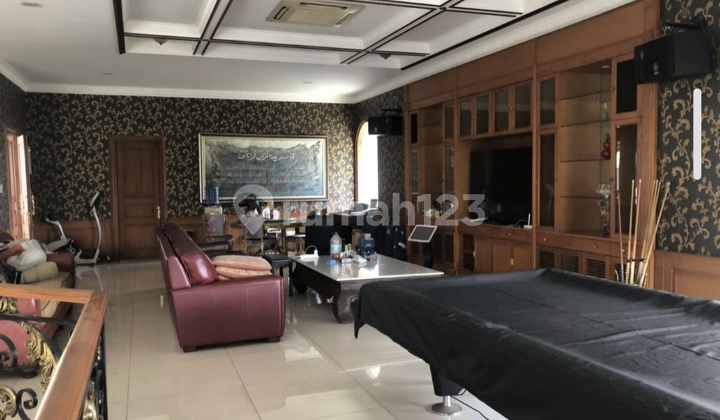 Luxury House with Swimming Pool in Batununggal Complex, Bandung City 1