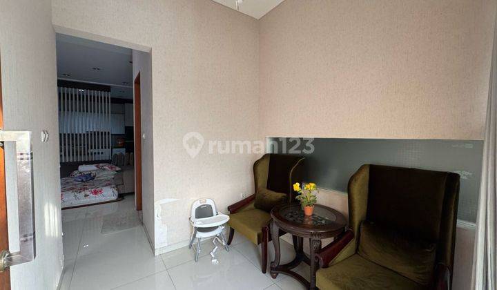 ruang tamu rumah 2 lantai modern minimalis