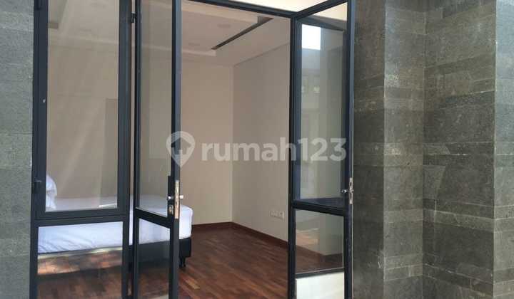 House at Golf Cluster Emerald Cove - Gading Serpong, Tangerang 2