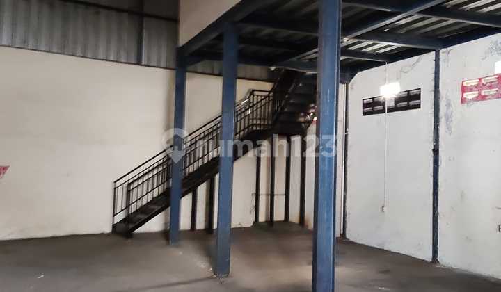 Gudang di Cikiwul, Bantar Gebang, Bekasi – Jawa Barat