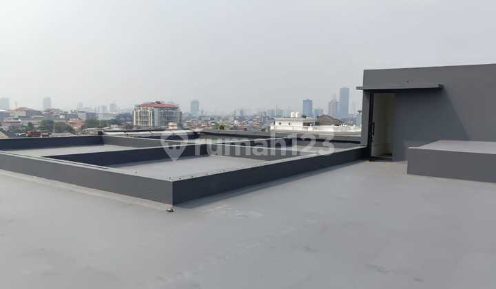 Office 5 Floors and Warehouse 2,827 m2 Land Area 2,750 m2 Kebayoran Lama South Jakarta Office 5 Floors and Warehouse 2,827 m2 Land Area 2,750 m2 Kebayoran Lama South Jakarta