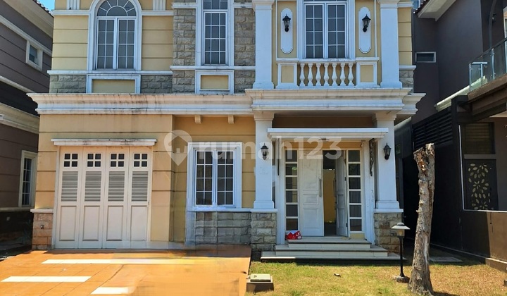 Menteng Village Gading Serpong Cluster, 2-Story House, Good Condition, 180 M2 Area, South Facing.