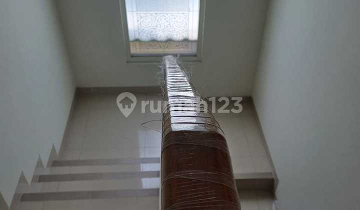 MURAH Rumah Furnished Siap Huni Lt 144 m2 Flamingo The Spring Gading Serpong