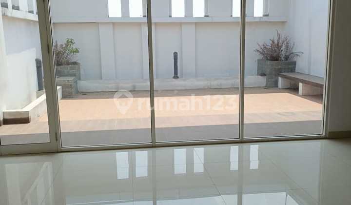 Collaboration with 2 Foresta Business Loft 5 Floors 310 m2 Land Area 1,310 m2 Building Area BSD City Collaboration with 2 Foresta Business Loft 5 Floors 310 m2 Land Area 1,310 m2 Building Area BSD City