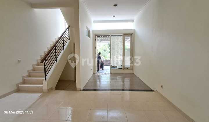 Cheap 2-Story House Good Floor 136 m2 Cluster Canary The Spring Summarecon Gading Serpong Tangerang