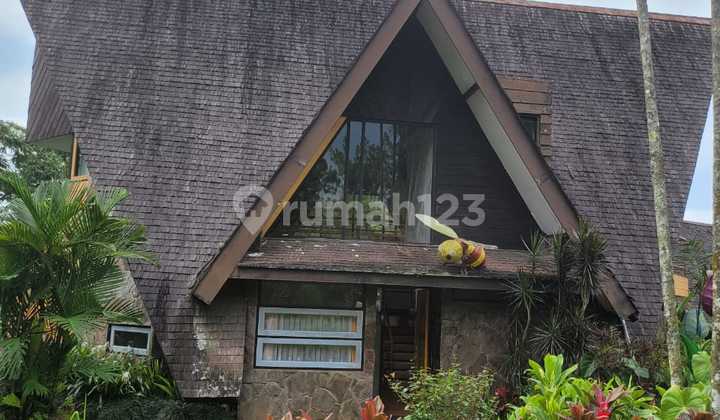Villa Luas Full Furnished Strategis di Club Bunga Kota Batu  2