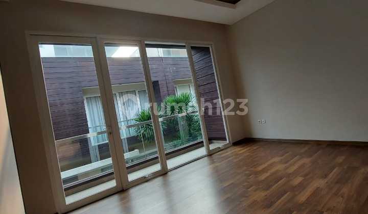 Disewa Townhouse  KEMANG 3 lantai furnsih 3BR uk 137m at Kemang Jakarta Selatan 2