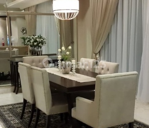 Disewa Apartemen Botanica 2BR Uk157m² Furnished at Jakarta Selatan
 1