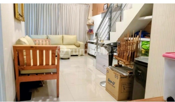 Minimalist 2-Storey House in Manyar, Well-Maintained, Move-In Ready, Rarely Available.