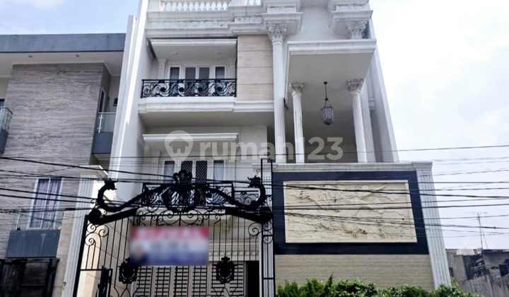 Rumah Mewah Pluit Model Classic Modern