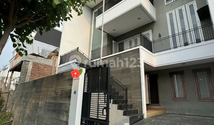 Grisenda Tidy Garden House Ready to Move In